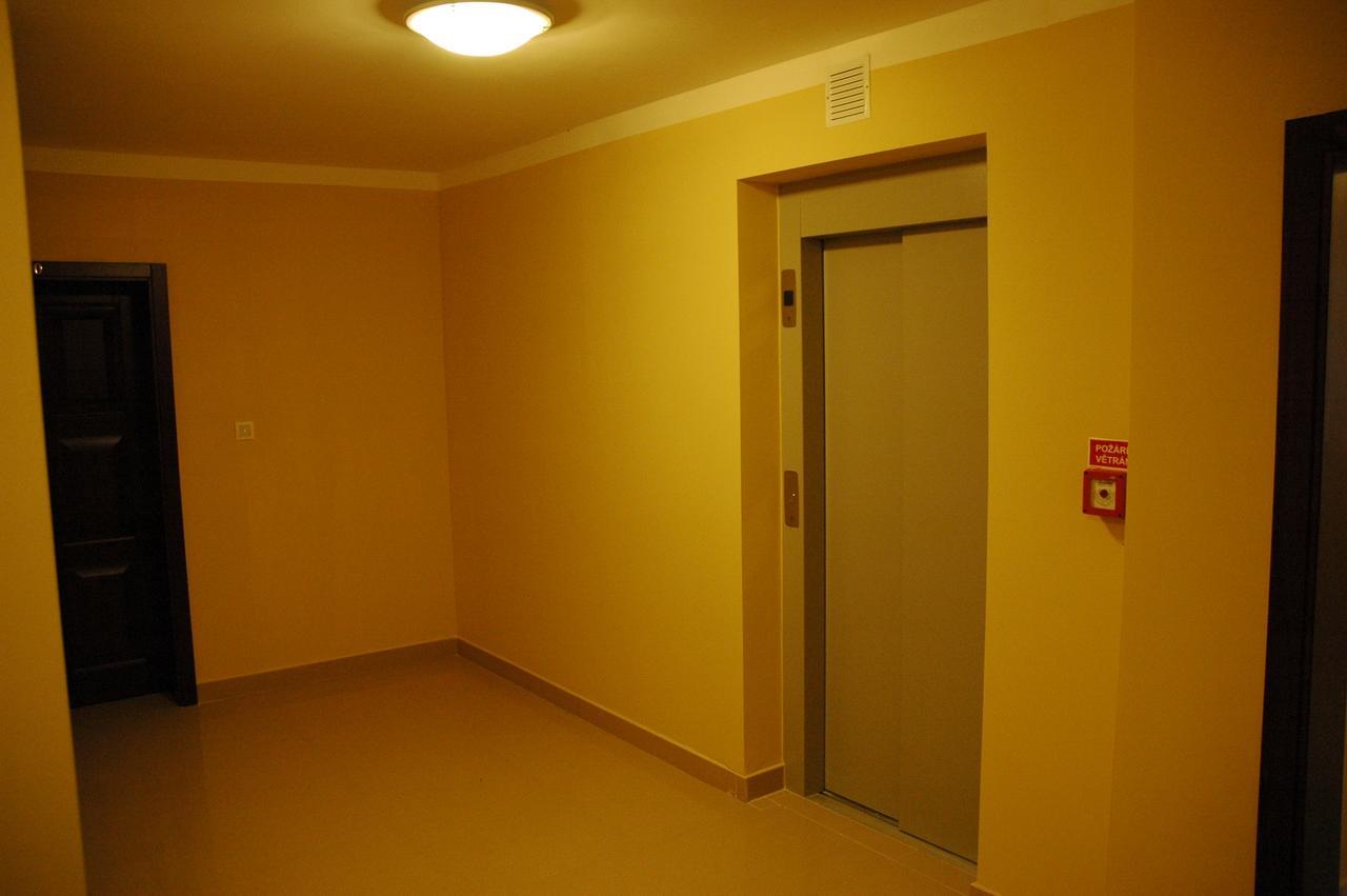 Art Star Hotel Hostivice Luaran gambar