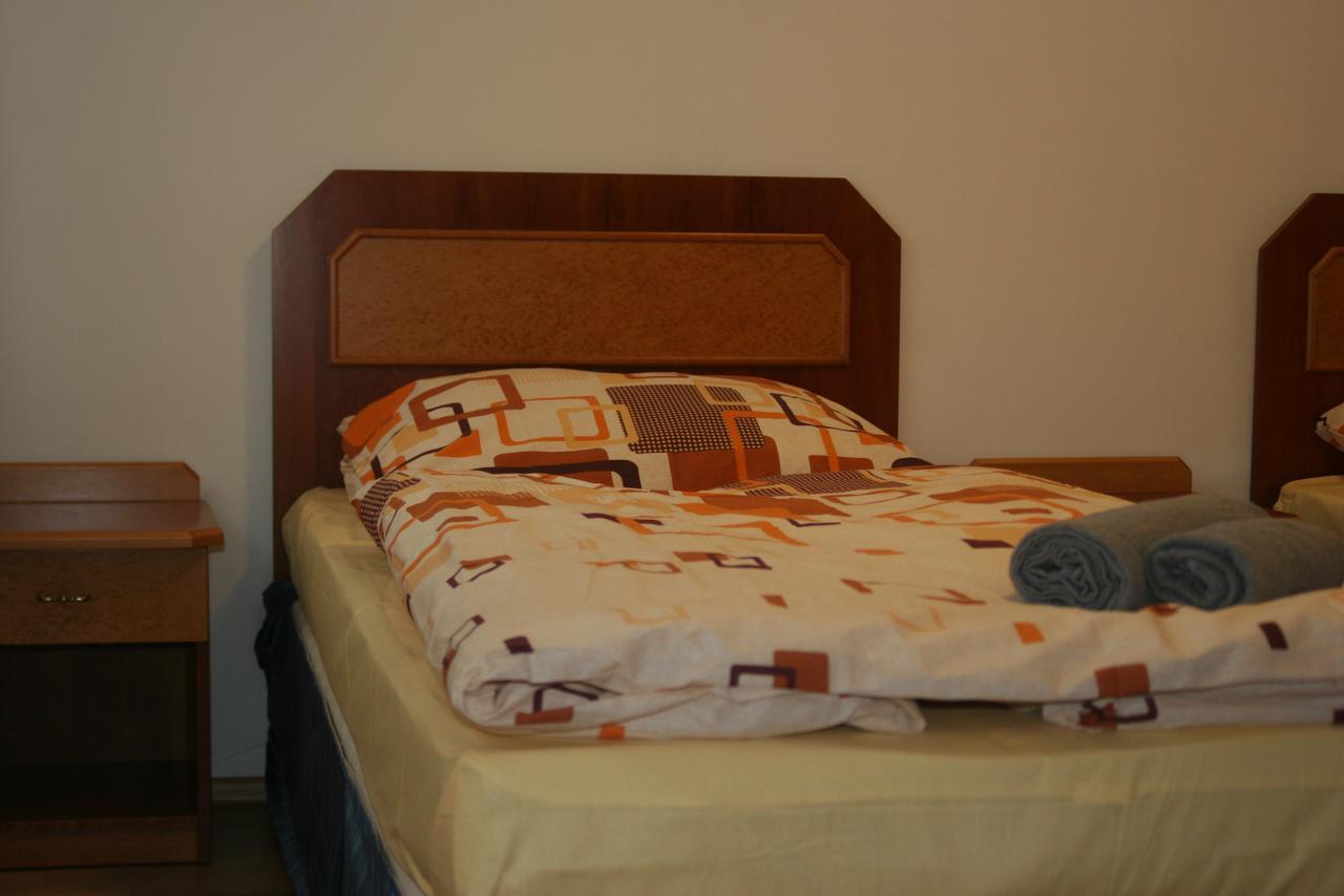 Art Star Hotel Hostivice Luaran gambar
