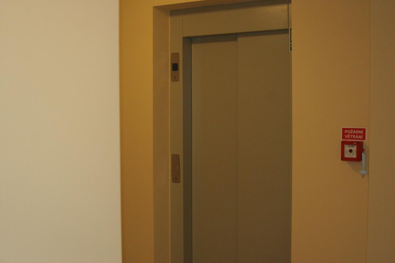 Art Star Hotel Hostivice Luaran gambar