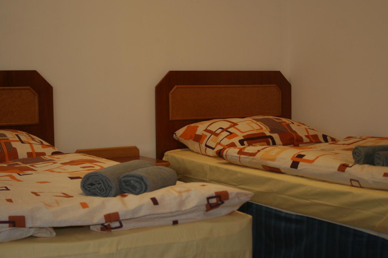 Art Star Hotel Hostivice Luaran gambar